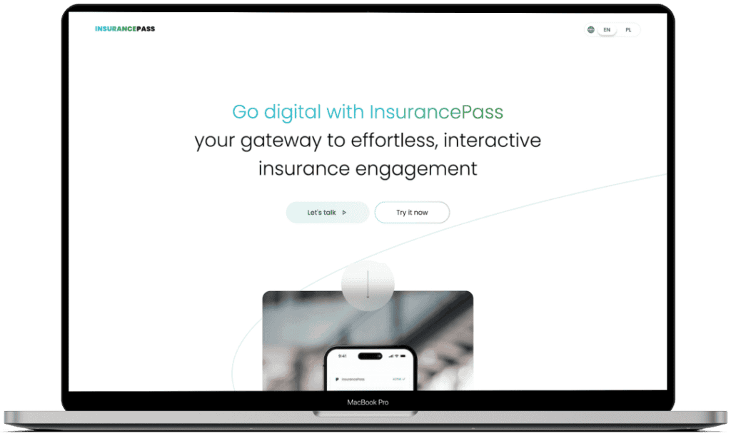 Strona insurancepass.io wuświetlona na macbooku